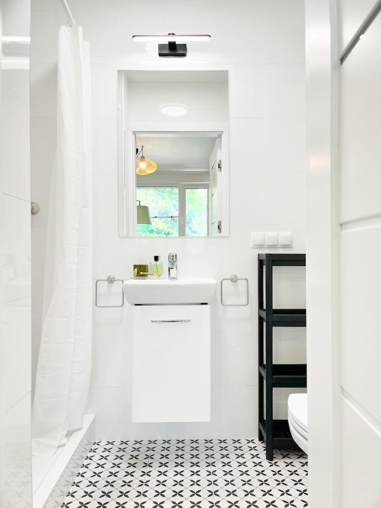 Cozy At Park Near City-center +netflix +wifi Apartament *